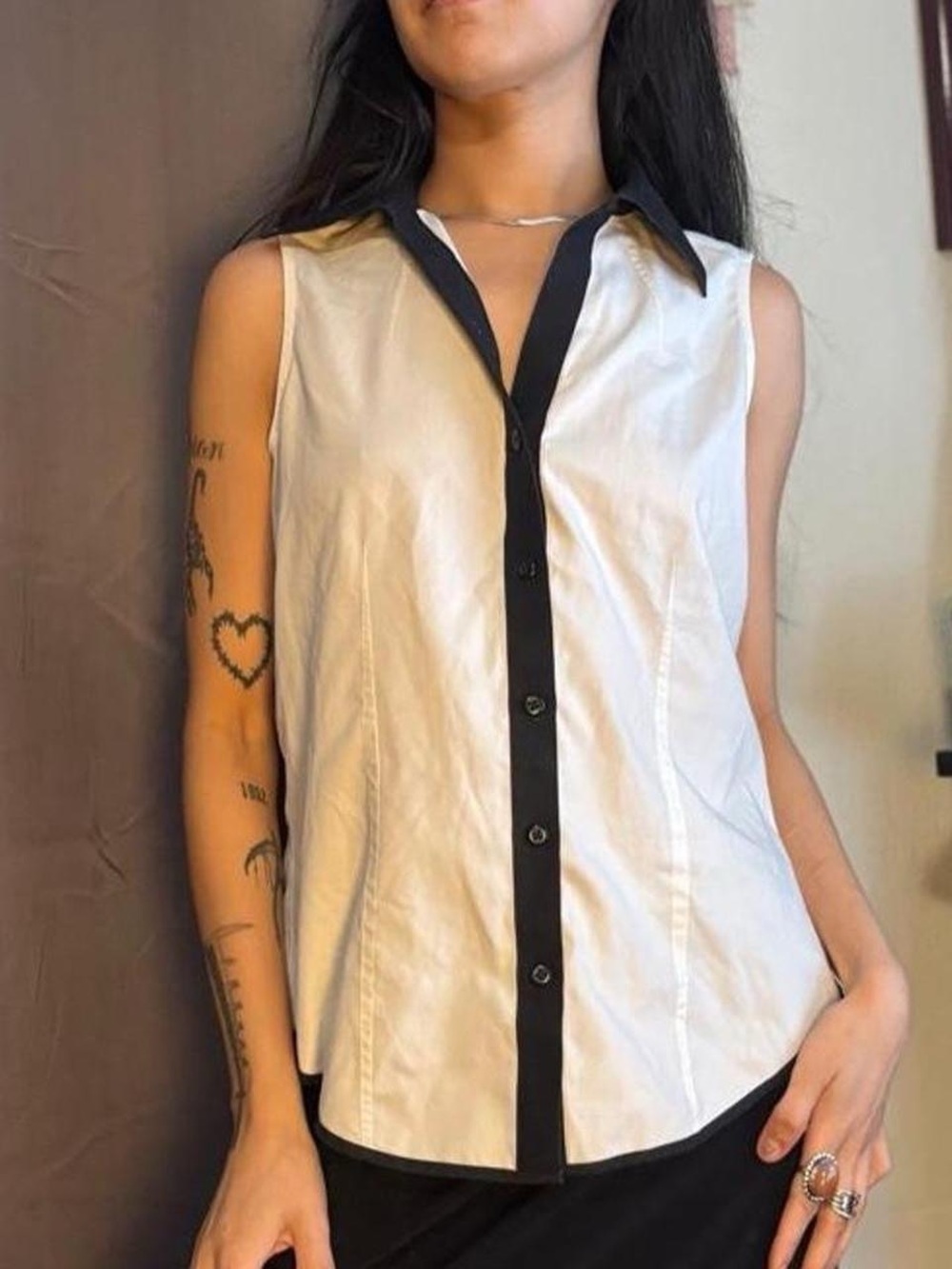 100% Cotton White & Black Sleeveless Collared Top by Investments